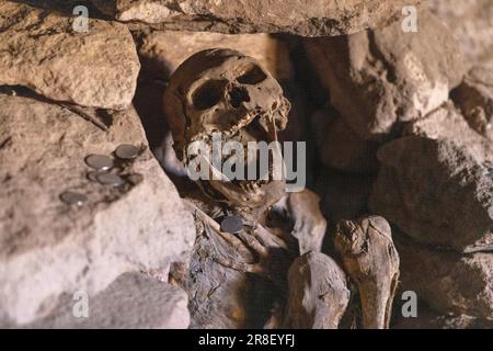 Cementerio de Chullpas / Cueva de las Momias: Cave with mummies near Coqueza, a village at the edge of the famous salt flats Salar de Uyuni in Bolivia Stock Photo