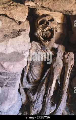 Cementerio de Chullpas / Cueva de las Momias: Cave with mummies near Coqueza, a village at the edge of the famous salt flats Salar de Uyuni in Bolivia Stock Photo