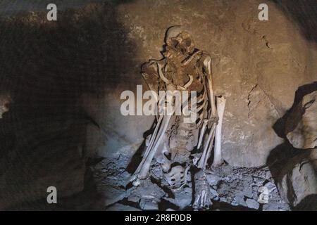 Cementerio de Chullpas / Cueva de las Momias: Cave with mummies near Coqueza, a village at the edge of the famous salt flats Salar de Uyuni in Bolivia Stock Photo