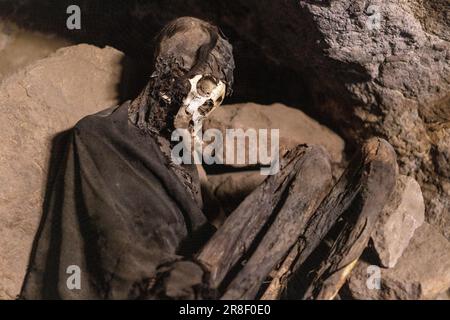 Cementerio de Chullpas / Cueva de las Momias: Cave with mummies near Coqueza, a village at the edge of the famous salt flats Salar de Uyuni in Bolivia Stock Photo