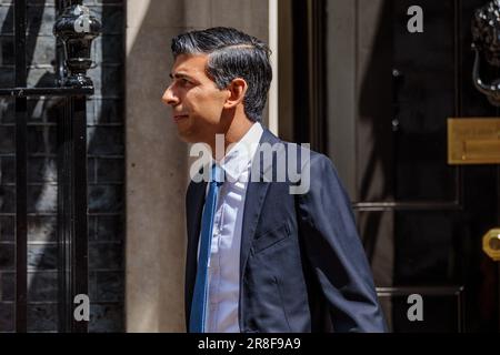 Downing Street, London, UK. 21st June 2023.  British Prime Minister, Rishi Sunak, departs from Number 10 Downing Street to attend Prime Minister's Questions (PMQ) session in the House of Commons. Photo by Amanda Rose/Alamy Stock Photo