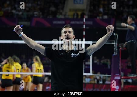 ANTALYA, TURKIYE - DECEMBER 18, 2022: Imoco Volley Conegliano coach Daniele Santarelli in Vakifbank FIVB Volleyball Womens Club World Championship Fin Stock Photo