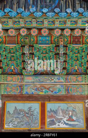 Sokcho, South Korea - June 17, 2023: Detail of the Seoraksan Sinheungsa Temple, it is a Buddhist temple located in Sokcho, South Korea. Stock Photo