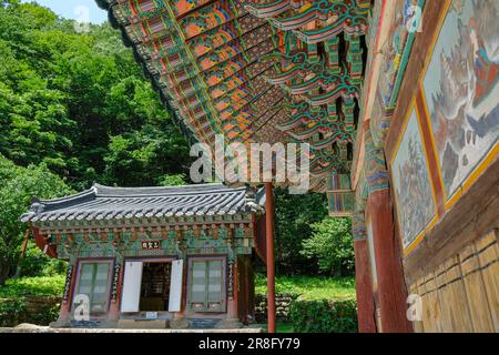 Sokcho, South Korea - June 17, 2023: Seoraksan Sinheungsa Temple is a Buddhist temple located in Sokcho, South Korea. Stock Photo