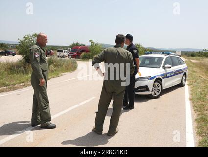 Pakovo Selo, Croatia. 21st June, 2023. In the canyon of the Cikola River in the area of Pakovo Selo in the Sibenik-Knin County, a helicopter of the Hungarian Armed Forces, which was in Croatia for training, crashed. The police blocked the road towards the helicopter crash site, An Mi-171 Sh helicopter and a Pilatus airplane of the Croatian Air Force joined a search for a military helicopter that crashed, three passengers were found dead, in Pakovo Selo, Croatia, on June 21, 2023. Photo: Dusko Jaramaz/PIXSELL Credit: Pixsell/Alamy Live News Stock Photo