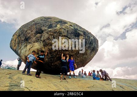 Krishna butter ball natural boulder in Mahabalipuram Mamallapuram near  Chennai, Tamil Nadu, South India, India, Asia. UNESCO World Heritage Site  Stock Photo - Alamy