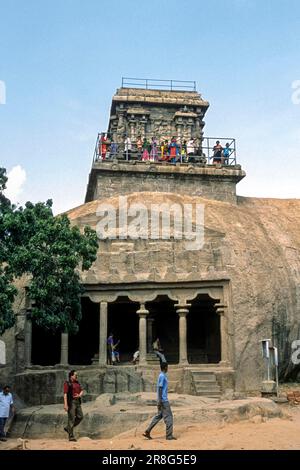 The ancient light house Olakkanatha temple above the Mahishasuramardhini Cave temple in Mahabalipuram Mamallapuram, Tamil Nadu Tamilnadu, South Stock Photo