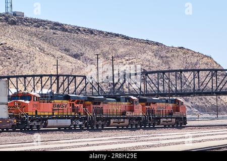 Barstow, California, USA. 20th June, 2018. BNSF freight train at the rail yeard in Barstow. (Credit Image: © Ian L. Sitren/ZUMA Press Wire) EDITORIAL USAGE ONLY! Not for Commercial USAGE! Stock Photo