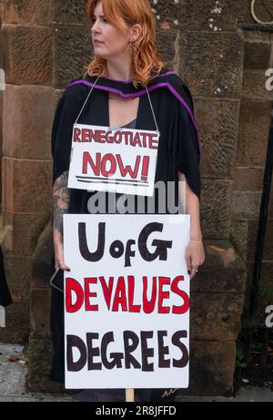 Glasgow, Scotland, UK. 21st June, 2023. Students graduating today demanding that the Universities negotiate with lecturers who are boycotting exam marking. Credit: Richard Gass/Alamy Live News Stock Photo