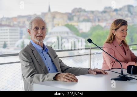 Architect Renzo Piano (L) and the Chair of Istanbul Modern Museum, Oya Eczacibasi (R) seen speaking during a press conference. The Italian architect Renzo Piano attended the inauguration ceremony of the new building of Istanbul Modern Museum at Karakoy waterfront. In a press conference, the Chair of Istanbul Modern, Oya Eczacibasi and Renzo Piano, the designer of the building, presented the concept and vision of the Museum, while a contemporary guided tour to spaces and collections of Turkish artists and photographers is taking place. (Photo by Valeria Ferraro/SOPA Images/Sipa USA) Stock Photo