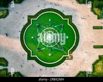 Buckingham Fountain in Chicago - top down view - CHICAGO, USA - JUNE 06, 2023 Stock Photo