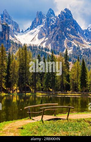 View on the Cadini di Misurina from Lake Antorno (Lago d'Antorno), a small mountain lake in the Italian Dolomites. It is located in the north of the B Stock Photo