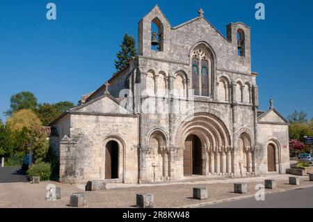 Saint-Vivien de Pons roman church (12th century), Pons, Charente-Maritime (17), Nouvelle-Aquitaine, France Stock Photo