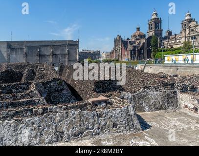 Templo Mayor archaeological site Aztec city of Tenochtitlan, view to the cathedral church, Mexico City, Mexico Stock Photo