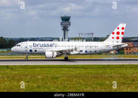 Brussels, Belgium - May 21, 2022: Brussels Airlines Airbus A320 airplane at Brussels Airport (BRU) in Belgium. Stock Photo