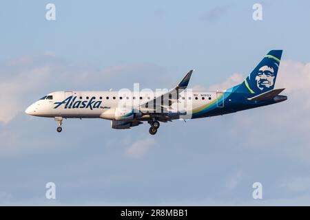 Alaska-Horizon Embraer ERJ-175 N651QX Honoring those who