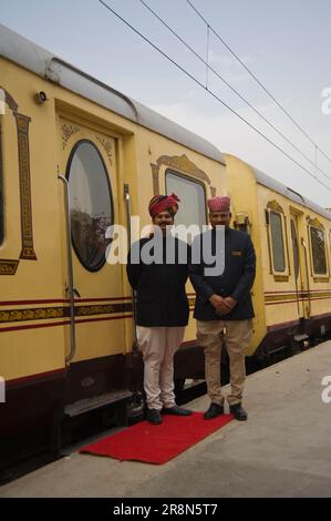 Stewards in front of Palace on Wheels, New Delhi, New, Luxury train, Palace on Wheels, New Delhi, India Stock Photo