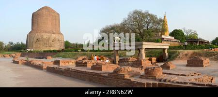 Dhamekh Stupa, Isipatana Deer Park, Sarnath, Uttar Pradesh, India Stock Photo