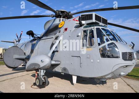 Royal Navy Westland Sea King ASaC.7, Airborne Surveillance and Control Mk.7, converted from AEW2. Airborne early warning version with radar dome Stock Photo