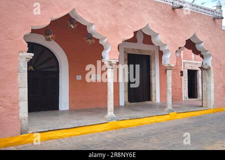 Road of Valladolid Stock Photo - Valladolid Mexico 2r8ny6e 