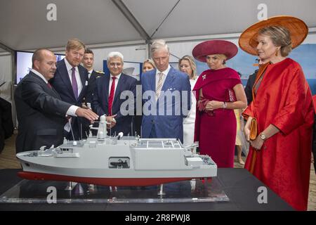 Antwerp, Belgium. 22nd June, 2023. Dutch King Willem-Alexander (2L), King Philippe - Filip of Belgium (C), Dutch Queen Maxima and Queen Mathilde of Belgium pictured during a visit to a frigate military vessel, on the third and final day of the official state visit of the Dutch royal couple to Belgium, in Antwerp, Thursday 22 June 2023. BELGA PHOTO NICOLAS MAETERLINCK Credit: Belga News Agency/Alamy Live News