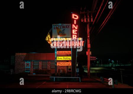 the-raceway-diner-neon-sign-at-night-yonkers-new-york-stock-photo-alamy