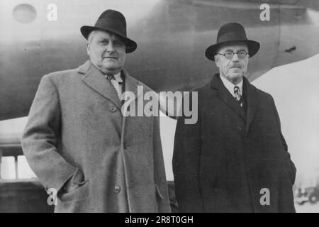 Science Chiefs Returns: Sir Henry Tizard (on right) at London Airport with Lord Douglas of Kirtleside, a member of the Board of ***** of BOAC, who was a ***** traveller from Australia. Sir Henry Tizard, Scientific Adviser to the Cabinet, arrived at London Airport, Middlesex, today (Friday) after a visit to Australia and New Zealand which to described as a general scientific look around. January 21, 1949. (Photo by Retuerphoto). Stock Photo