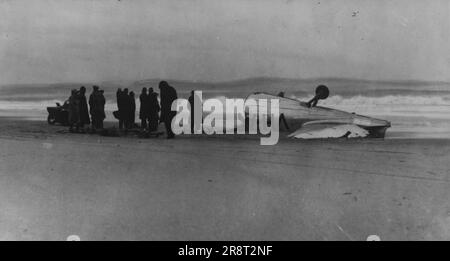 5.G. (1) - A.N.A. Douglas Airliner Crash, Hobart 1964 - Aviation. March 13, 1946. Stock Photo