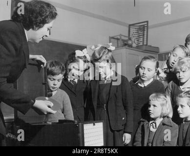 On a portable player a recording of lions roaring gives thrilling realism to the story of Daniel in the Lion's Den, depicted in cardboard. December 16, 1953. Stock Photo