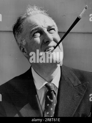 President franklin roosevelt cigarette Black and White Stock Photos &  Images