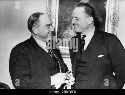 'New Order' Leaders Meet in London. Chairman of South Africa's New Order Movement, Oswald Pirow (left) shaking hands with Sir Oswald Mosley, leader of the Union Movement in Britain, at the Union Movement's headquarters in South Eaton Place, S.W. Mr. Pirow flew to England for consultation with Sir Oswald Mosley. The two leaders are believed to be conferring on the possibility of closer contact between their two movements, leading to a closer link between world-wide groups. Mr. Pirow resigned from office as South African Defence Minister when war began against Nazi *****. He was educated in… Stock Photo