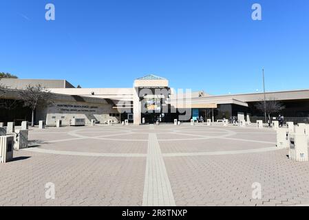 Hb Library HUNTINGTON BEACH, CALIFORNIA - 02 MAR 2023: Huntington Beach Central ...