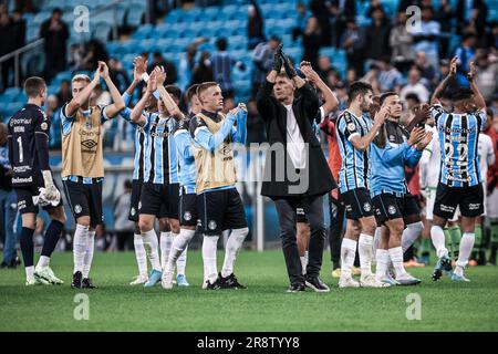 Porto Alegre, Brazil. 22nd June, 2023. RS - PORTO ALEGRE - 06/22/2023 - BRASILEIRO A 2023, GREMIO X AMERICA-MG - Gremio players celebrate the victory at the end of the match against America-MG at the Arena do Gremio stadium for the BRAZILEIRO A 2023 championship. Photo: Maxi Franzoi /AGIF/Sipa USA Credit: Sipa USA/Alamy Live News Stock Photo