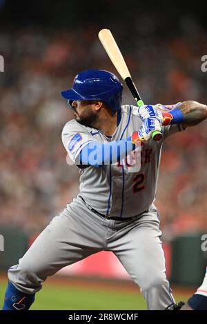 New York Mets' Omar Narvaez gesturwes after hitting a double against ...