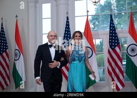 Maria Teresa Kumar and Raj Udiaver Kumar arrive for the State Dinner ...