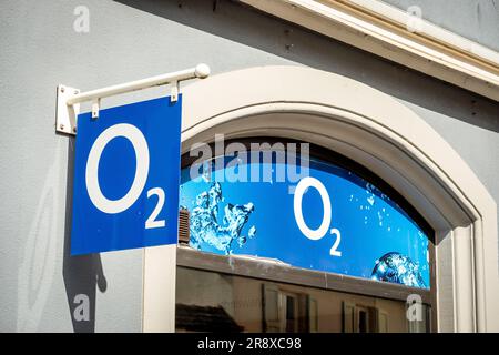 Front of an O2 shop in Emmendingen Stock Photo