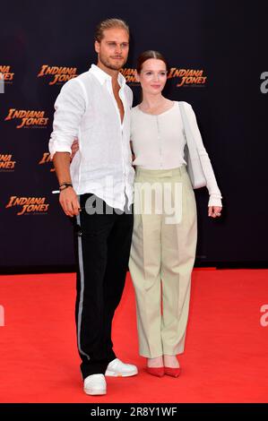 Karoline Herfurth bei der Premiere des Kinofilms Chantal im Märchenland ...