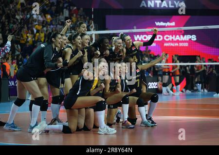 ANTALYA, TURKIYE - DECEMBER 17, 2022: Vakifbank players posing after Eczacibasi Dynavit FIVB Volleyball Womens Club World Championship match in Antaly Stock Photo