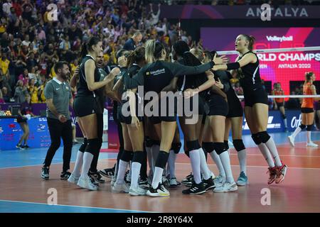 ANTALYA, TURKIYE - DECEMBER 17, 2022: Vakifbank players celebrating winning of Eczacibasi Dynavit FIVB Volleyball Womens Club World Championship match Stock Photo