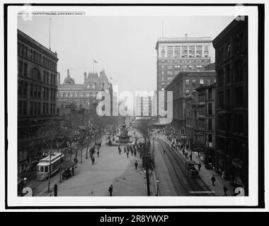 Fountain Square, Cincinnati, Ohio, c1907. Signs: 'Peebles China Glassware, James MacGregor Tailor, Postal Telegraph, Fey Cafe, Roell &amp; Crone Cafe'. Tyler Davidson Fountain in centre. Stock Photo