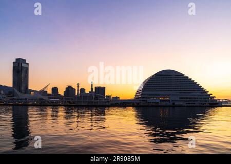 KOBE, JAPAN - January 31, 2016: Mosaic Shopping Mall and White Cruise Ship  at Kobe Port Editorial Photo - Image of ocean, blue: 99909816