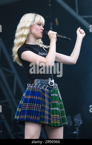 Glastonbury, UK. 23rd June, 2023. Maisie Peters photographed performing on the main pyramid stage during the Glastonbury 2023 at the Worthy Farm. Picture by Julie Edwards Credit: JEP Celebrity Photos/Alamy Live News Stock Photo