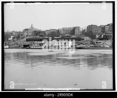 Vicksburg, Miss., from the river, c1906. Boats on the banks of the Mississippi, with train, level crossing, and timber stacked on the shore. Stock Photo