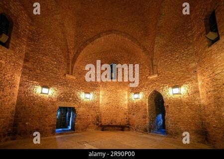 Guard room of the Tour César ('Caesar tower') in Provins, a medieval walled city in the French department of Seine et Marne in the capital region of I Stock Photo