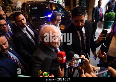 Paris, France. 22nd June, 2023. Brazilian president Lula da Silva seen leaving the hotel where he was staying. The president of Brazil Lula da Silva visited Paris for an economic summit with an environmental focus. He was received at the door of the Hotel Intercontinental Paris Le Grand by the Cabaret Gandaia carnival group, founded in Paris. (Credit Image: © Telmo Pinto/SOPA Images via ZUMA Press Wire) EDITORIAL USAGE ONLY! Not for Commercial USAGE! Stock Photo