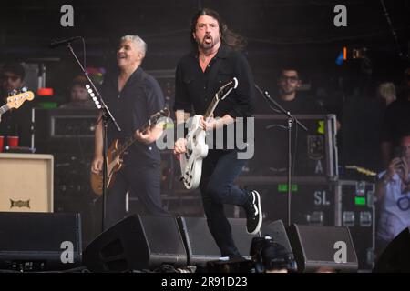 Somerset, UK. 23 June 2023. Dave Grohl of the Foo Fighters performing on the Pyramid Stage, at the Glastonbury Festival at Worthy Farm in Somerset. Picture date: Friday June 23, 2023. Photo credit should read: Matt Crossick/Empics/Alamy Live News Stock Photo