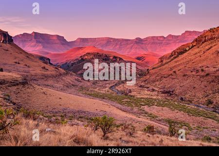 Scenic view of mountains in national park at sunrise, KwaZulu-Natal, Drakensberg, South Africa Stock Photo