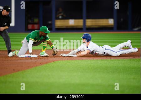 Atlanta Braves left fielder Matt Kemp scores against the Toronto Blue Jays  during ninth inning interleague baseball in Toronto, Tuesday, May 16, 2017.  THE CANADIAN PRESS/Frank Gunn Stock Photo - Alamy