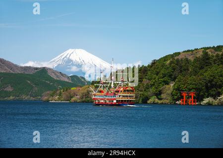 Lake Ashi, Mt. Fuji, and a pirate ship Stock Photo - Alamy