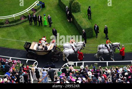 The carriage carrying King Charles III, Queen Camilla, The Earl of Caledon and The Countess of Caledon arrives on day five of Royal Ascot at Ascot Racecourse, Berkshire. Picture date: Saturday June 24, 2023. Stock Photo